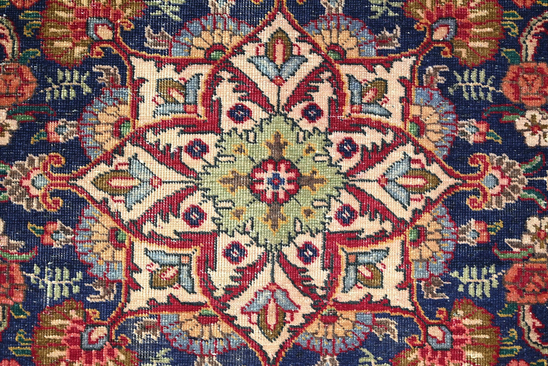 red Oversized rug 9' 1" x 11' 11"