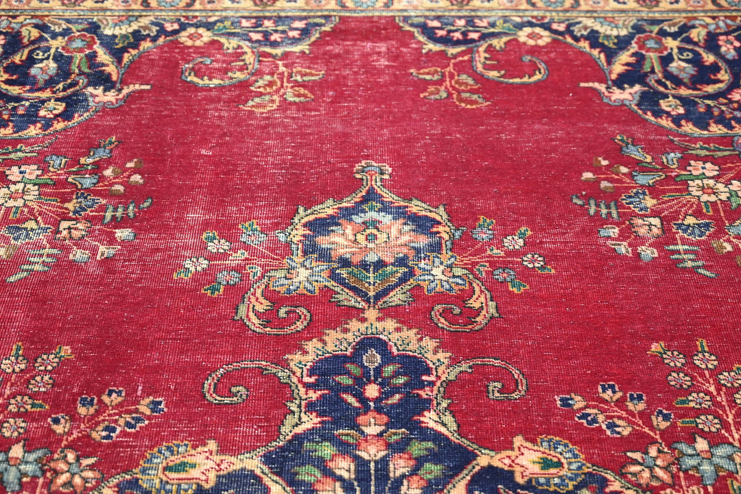 red Oversized rug 9' 1" x 11' 11"