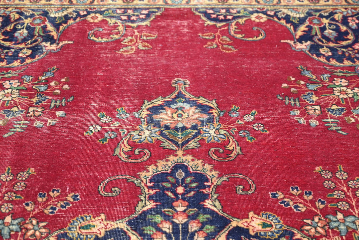 red Oversized rug 9' 1" x 11' 11"