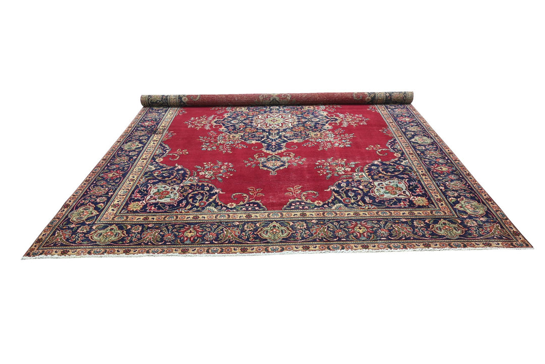 red Oversized rug 9' 1" x 11' 11"