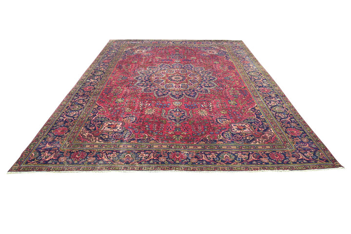 red Oversized rug 9' 6" x 12' 7"
