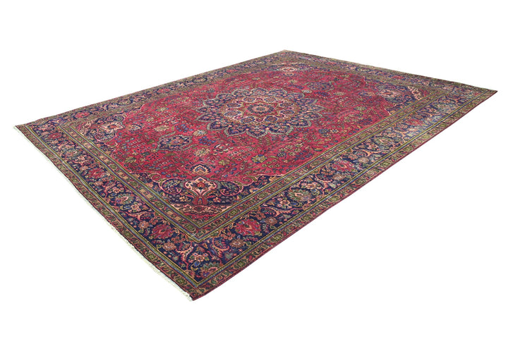 red Oversized rug 9' 6" x 12' 7"