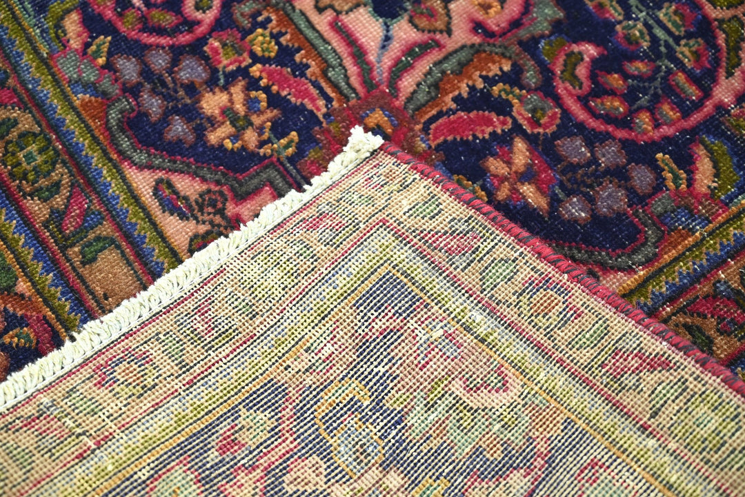 red Oversized rug 9' 6" x 12' 7"