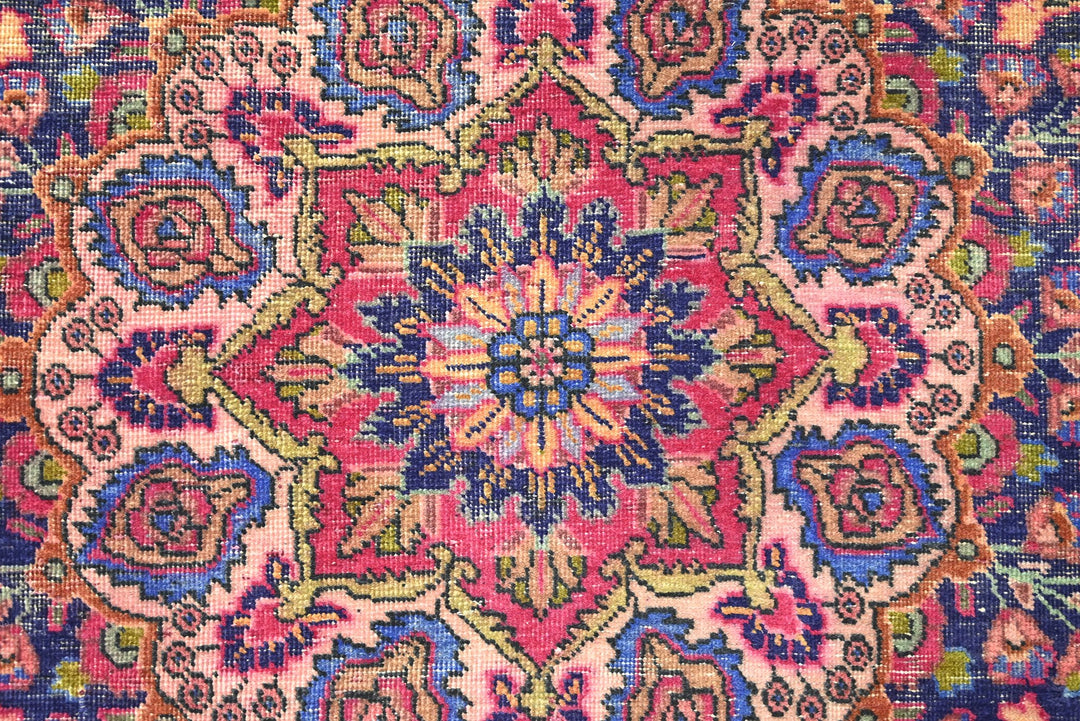 red Oversized rug 9' 6" x 12' 7"