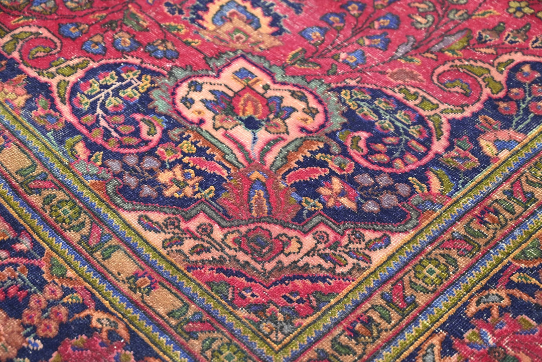 red Oversized rug 9' 6" x 12' 7"