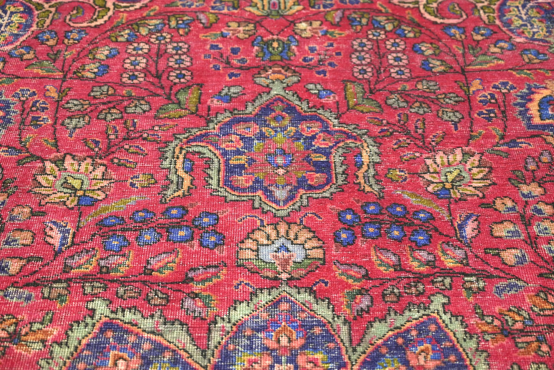 red Oversized rug 9' 6" x 12' 7"