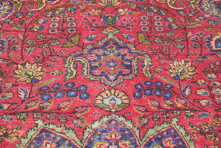 red Oversized rug 9' 6" x 12' 7"