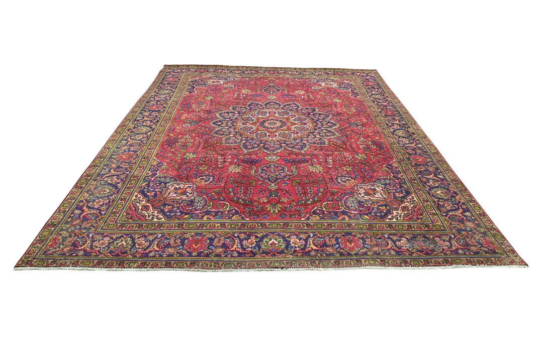 red Oversized rug 9' 6" x 12' 7"