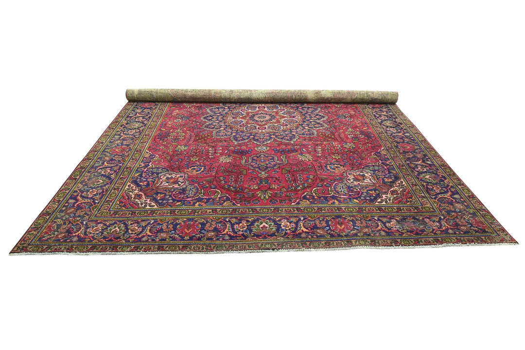 red Oversized rug 9' 6" x 12' 7"