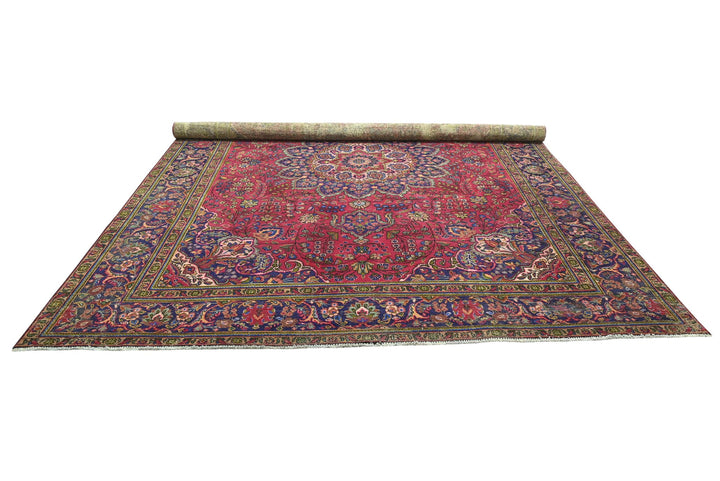 red Oversized rug 9' 6" x 12' 7"