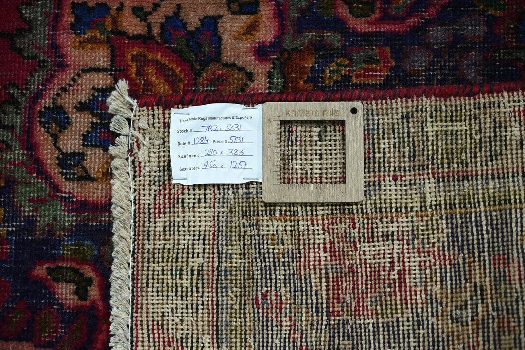 red Oversized rug 9' 6" x 12' 7"