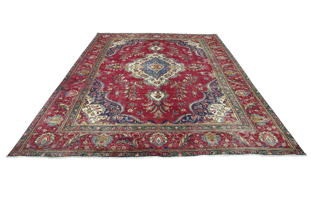 red Oversized rug 8' 7" x 11' 3"