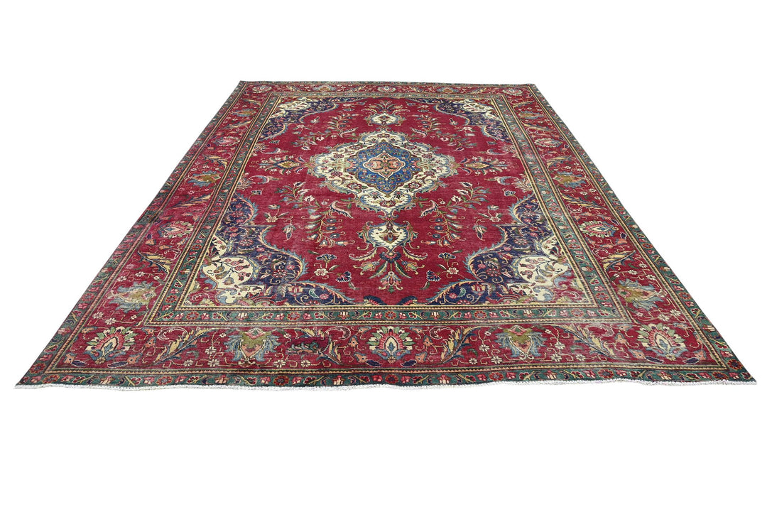 red Oversized rug 8' 7" x 11' 3"