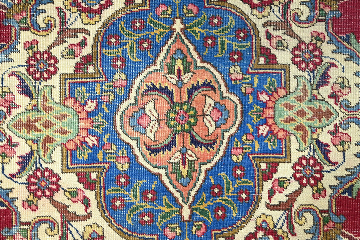 red Oversized rug 8' 7" x 11' 3"
