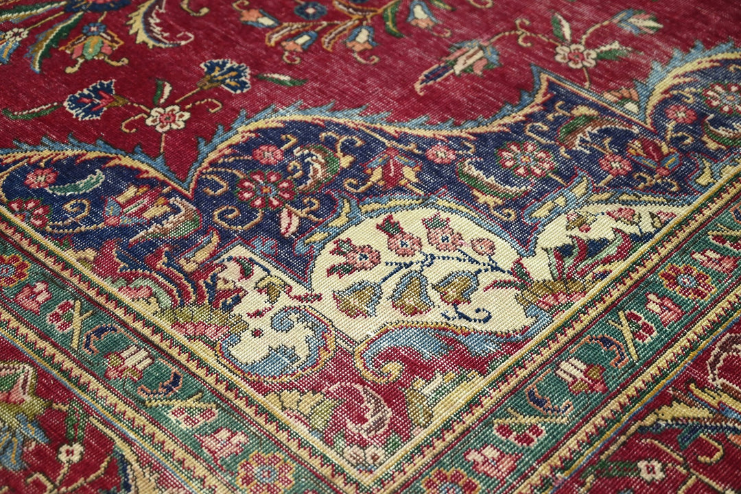 red Oversized rug 8' 7" x 11' 3"