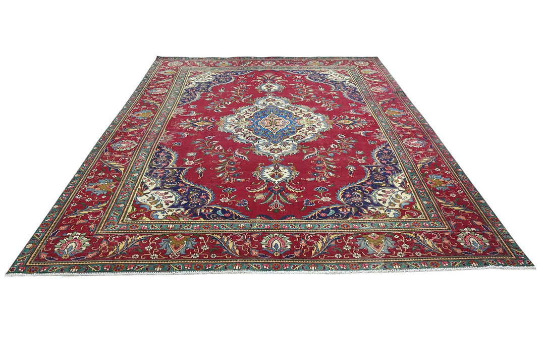 red Oversized rug 8' 7" x 11' 3"