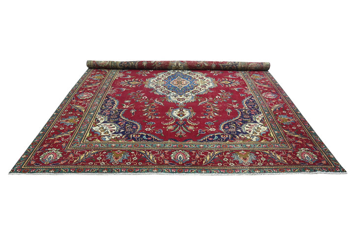 red Oversized rug 8' 7" x 11' 3"