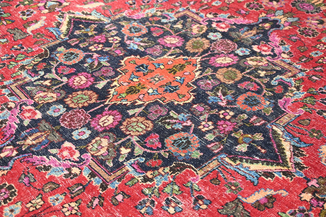 red Oversized rug 9' 10" x 13' 3"