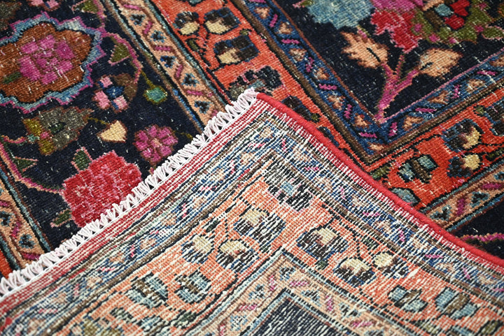 red Oversized rug 9' 10" x 13' 3"