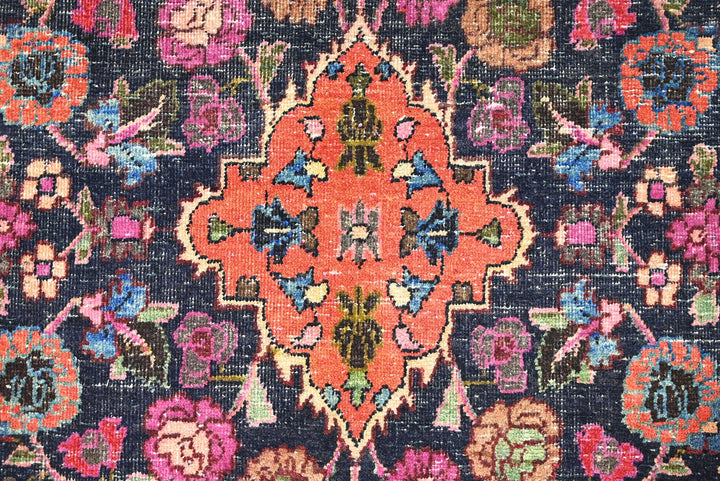 red Oversized rug 9' 10" x 13' 3"