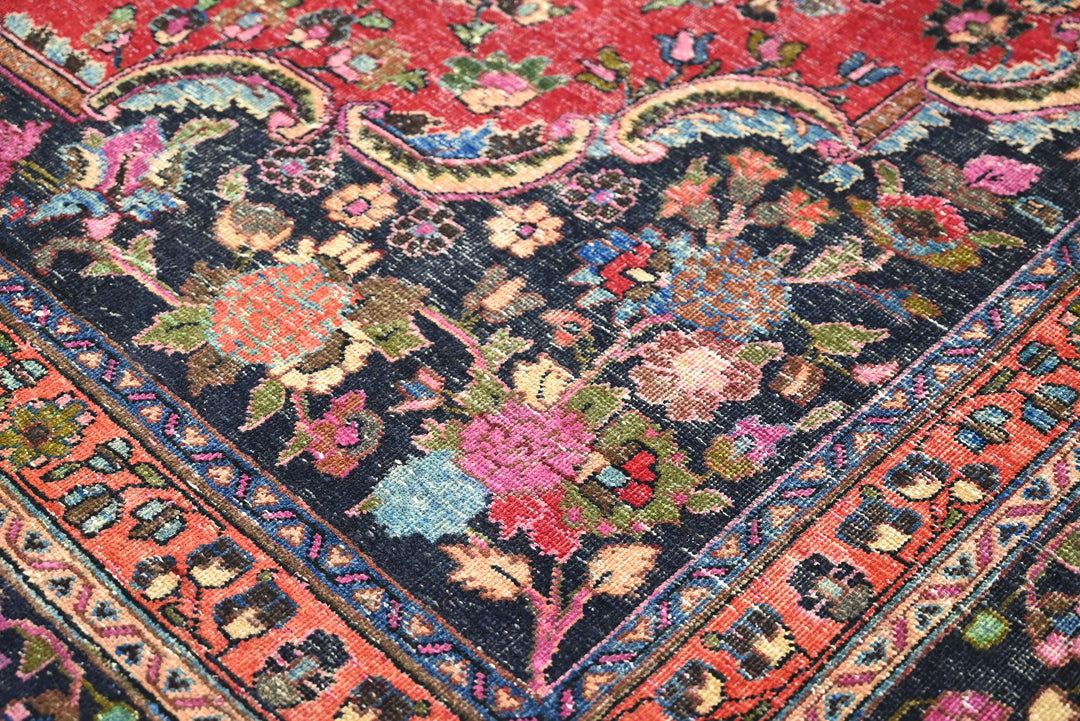 red Oversized rug 9' 10" x 13' 3"