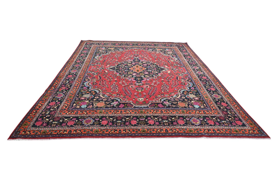 red Oversized rug 9' 10" x 13' 3"