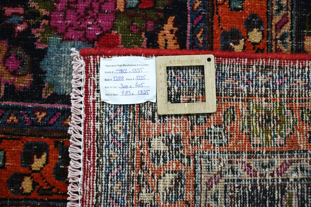 red Oversized rug 9' 10" x 13' 3"