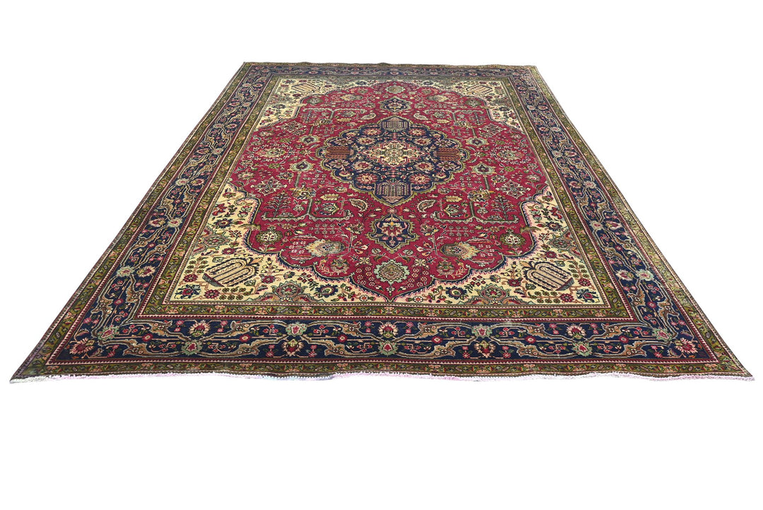 red Large rug 8' 1" x 11' 6"