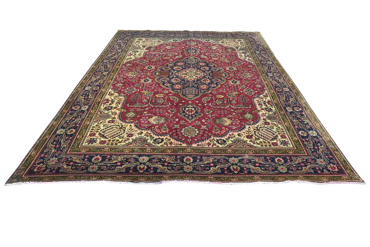 red Large rug 8' 1" x 11' 6"