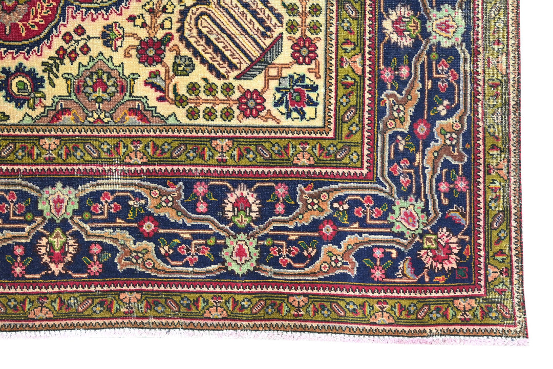 red Large rug 8' 1" x 11' 6"