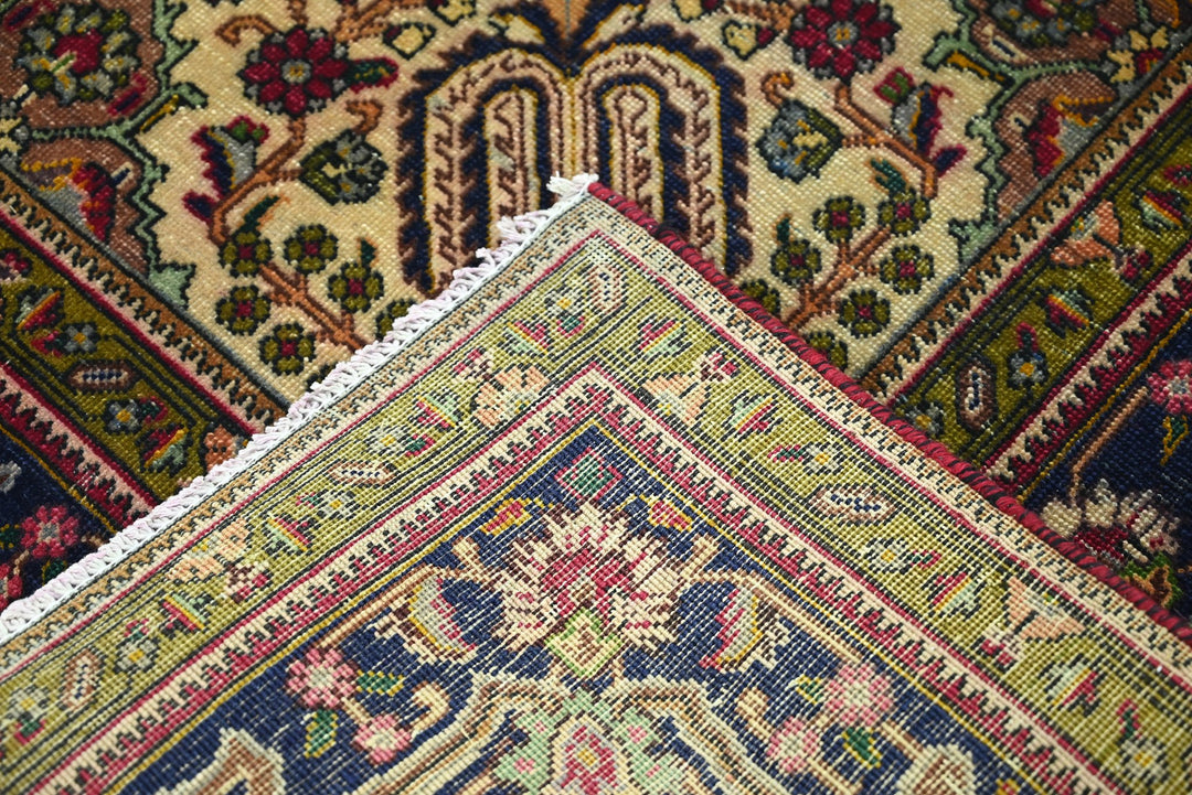 red Large rug 8' 1" x 11' 6"