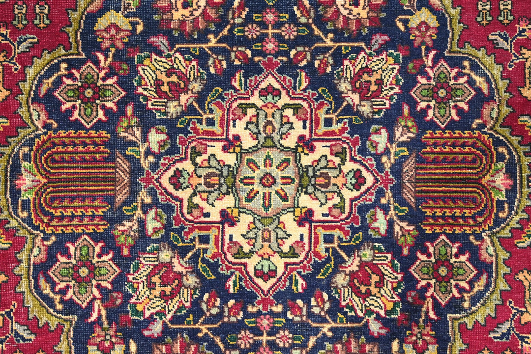 red Large rug 8' 1" x 11' 6"