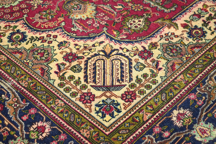 red Large rug 8' 1" x 11' 6"