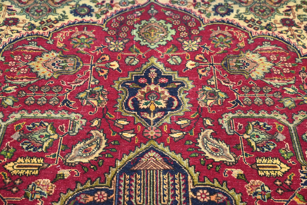 red Large rug 8' 1" x 11' 6"