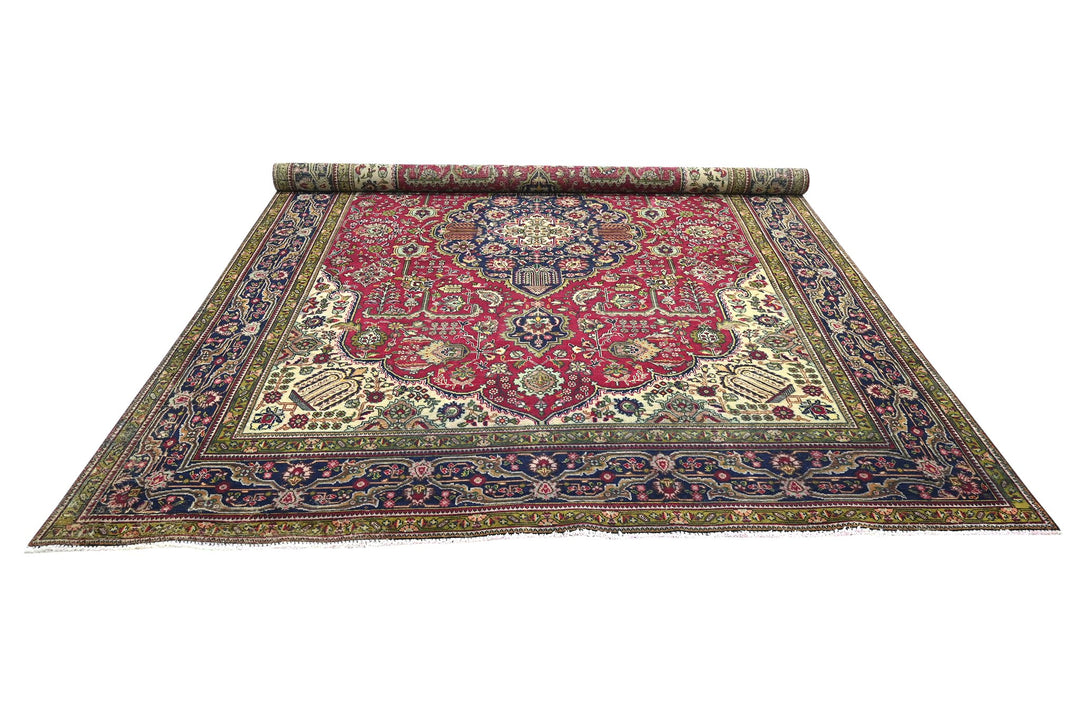 red Large rug 8' 1" x 11' 6"