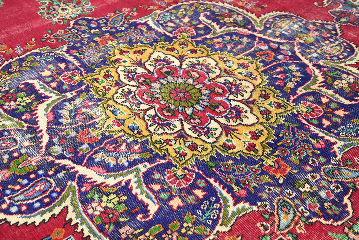 red Oversized rug 9' 4" x 11' 4"