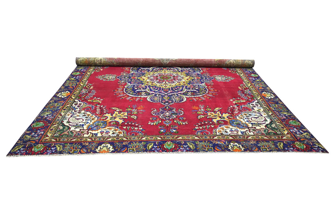red Oversized rug 9' 4" x 11' 4"