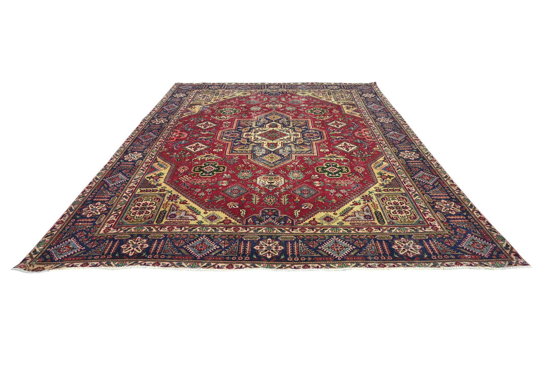 red Oversized rug 9' 8" x 12' 6"