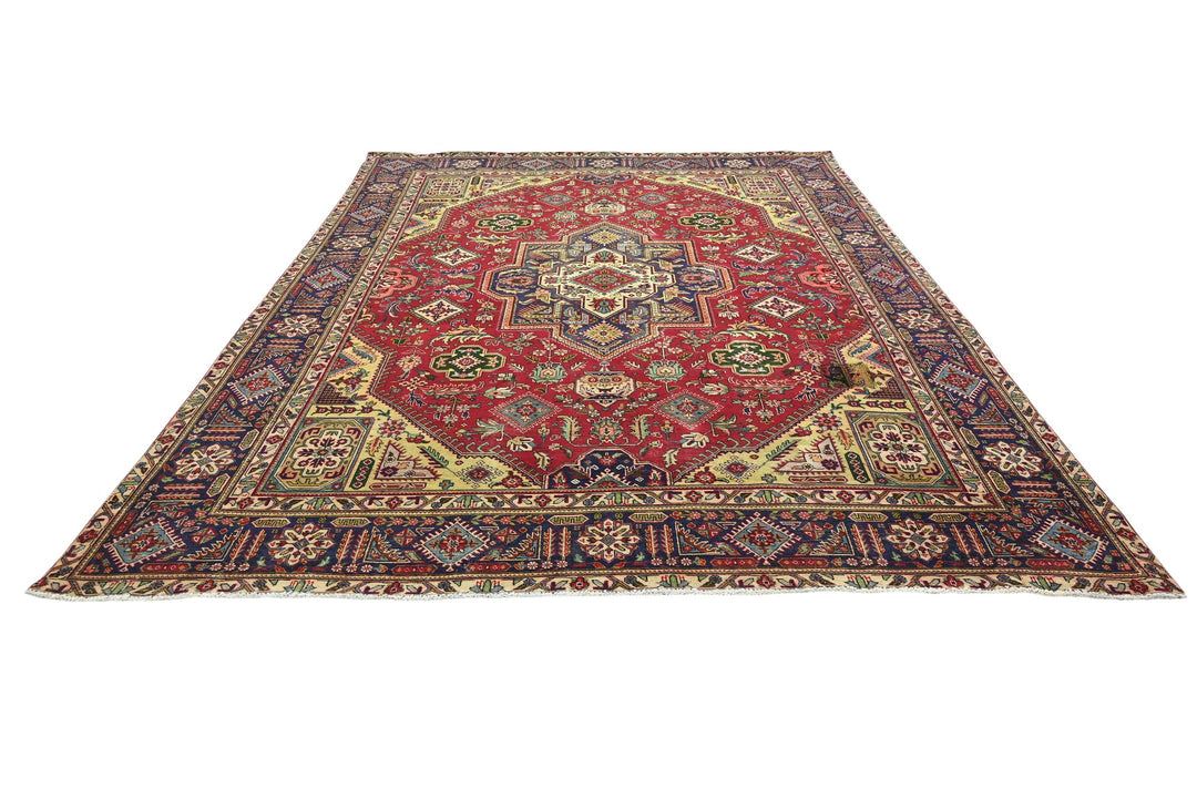 red Oversized rug 9' 8" x 12' 6"