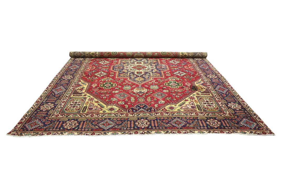 red Oversized rug 9' 8" x 12' 6"