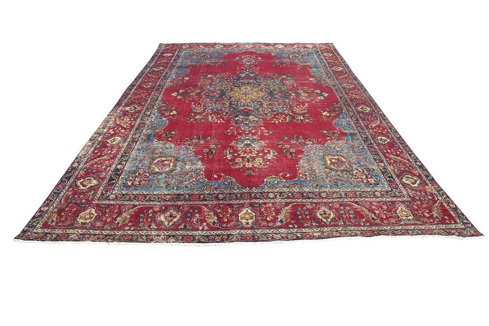 red Oversized rug 8' 10" x 13' 1"