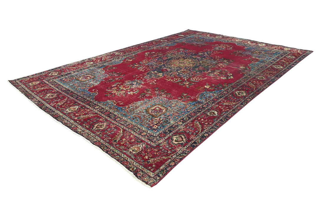 red Oversized rug 8' 10" x 13' 1"
