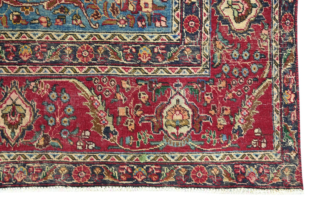 red Oversized rug 8' 10" x 13' 1"