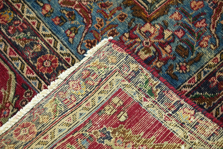 red Oversized rug 8' 10" x 13' 1"