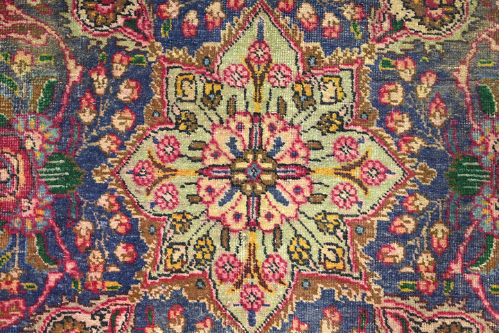 red Oversized rug 8' 10" x 13' 1"