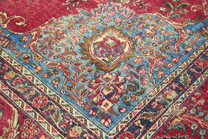 red Oversized rug 8' 10" x 13' 1"