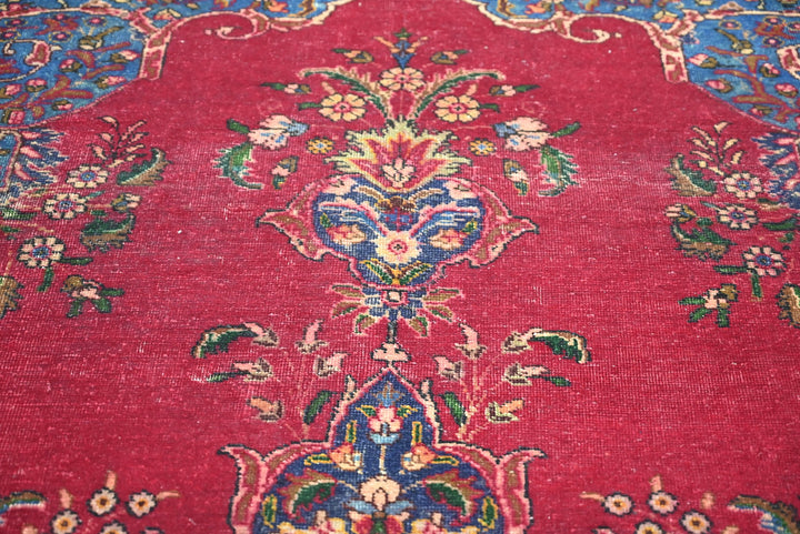 red Oversized rug 8' 10" x 13' 1"