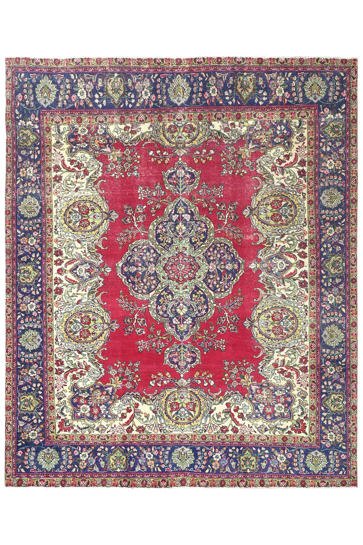 red Oversized rug 9' 11" x 12' 2"