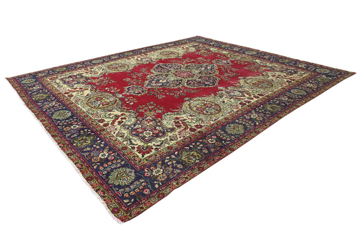 red Oversized rug 9' 11" x 12' 2"