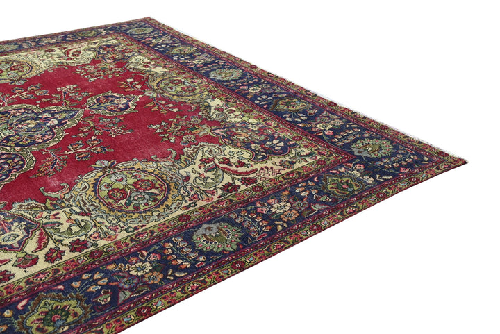 red Oversized rug 9' 11" x 12' 2"